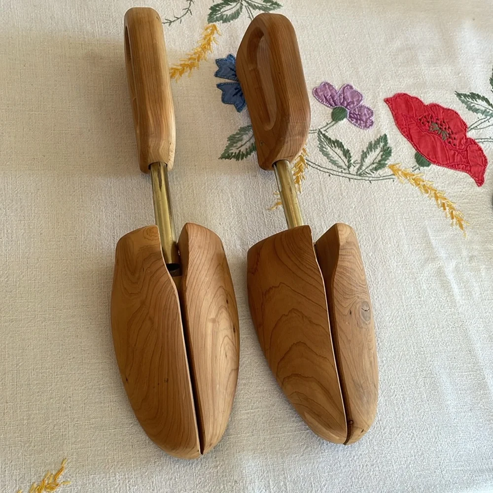 Johnson & Murphy vintage cedar pair of shoe tree/forms/stretchers